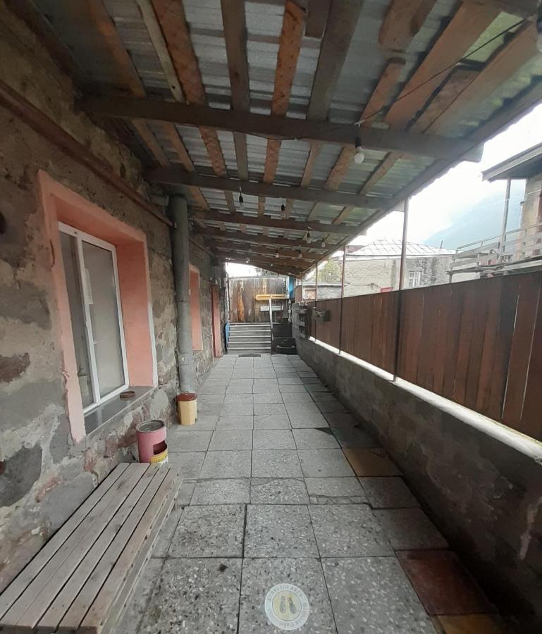Lost Inn Kazbegi Hostel Stepantsminda Exterior foto