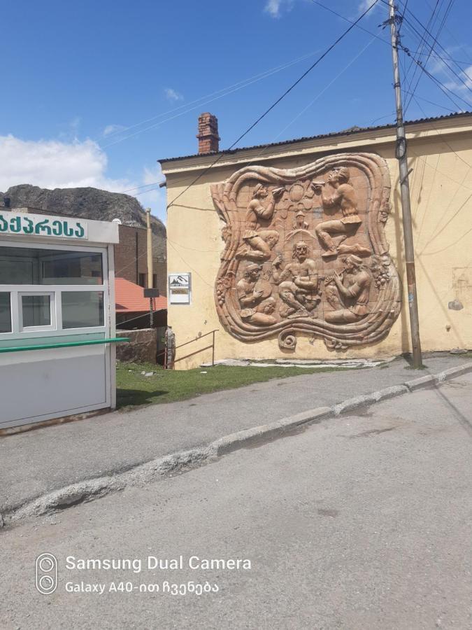 Lost Inn Kazbegi Hostel Stepantsminda Exterior foto